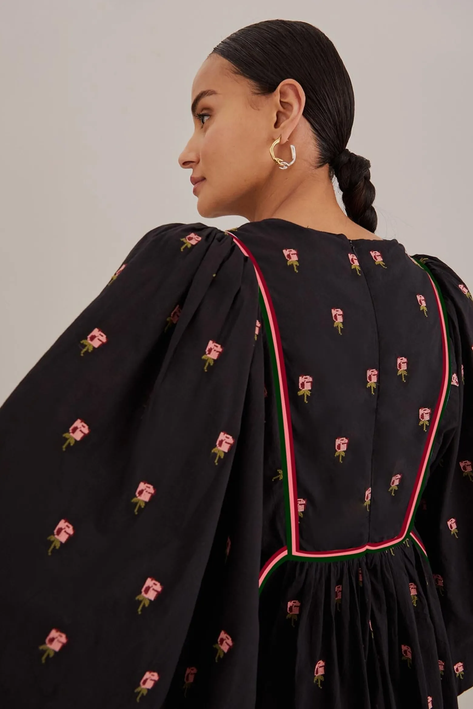 BLACK FLORAL EMBROIDERED V NECK MAXI DRESS