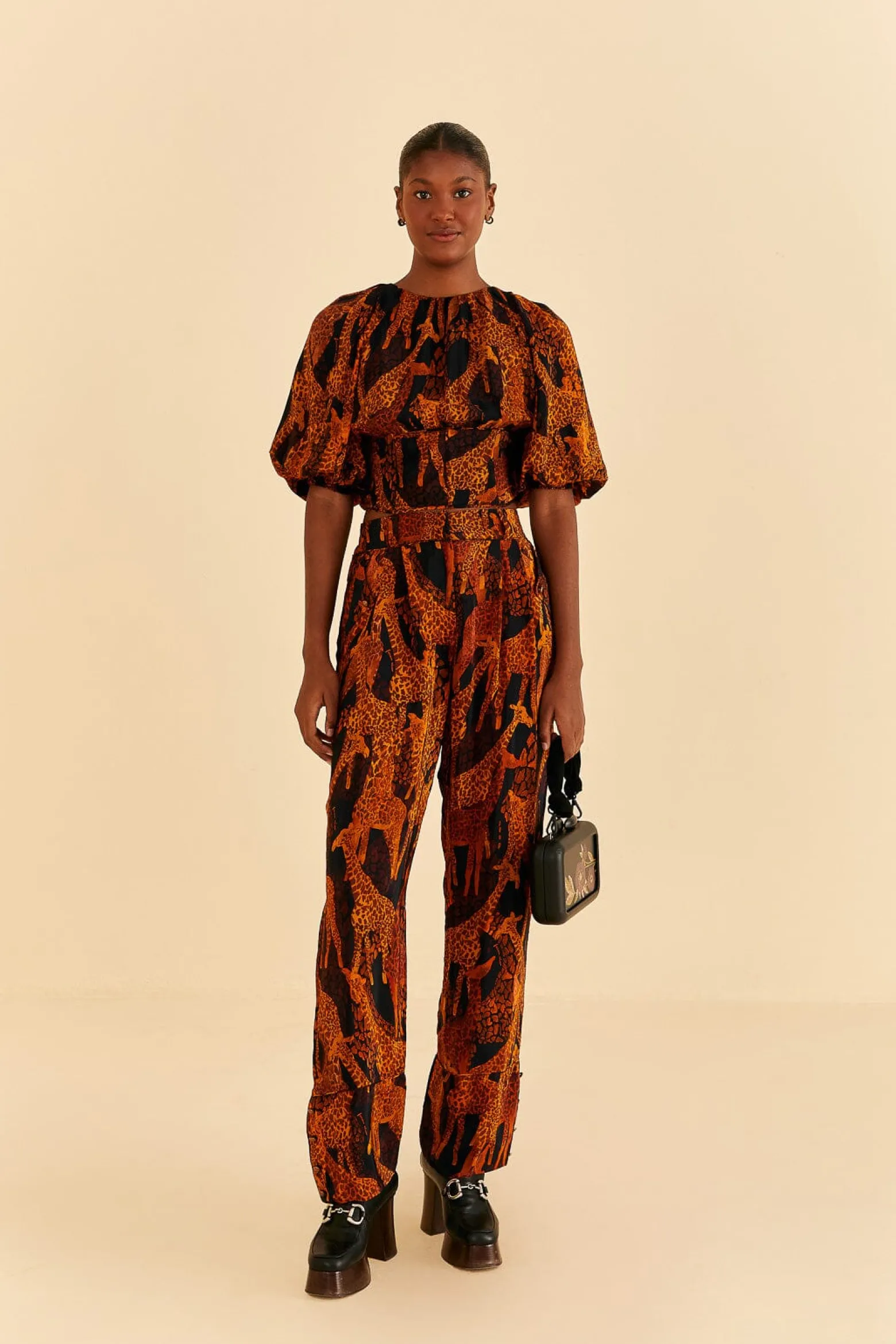 BLACK GIRAFFES PUFF SLEEVE BLOUSE