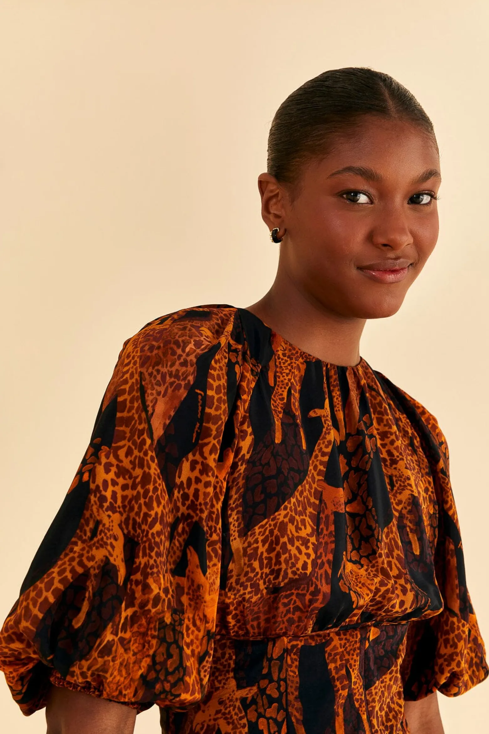 BLACK GIRAFFES PUFF SLEEVE BLOUSE