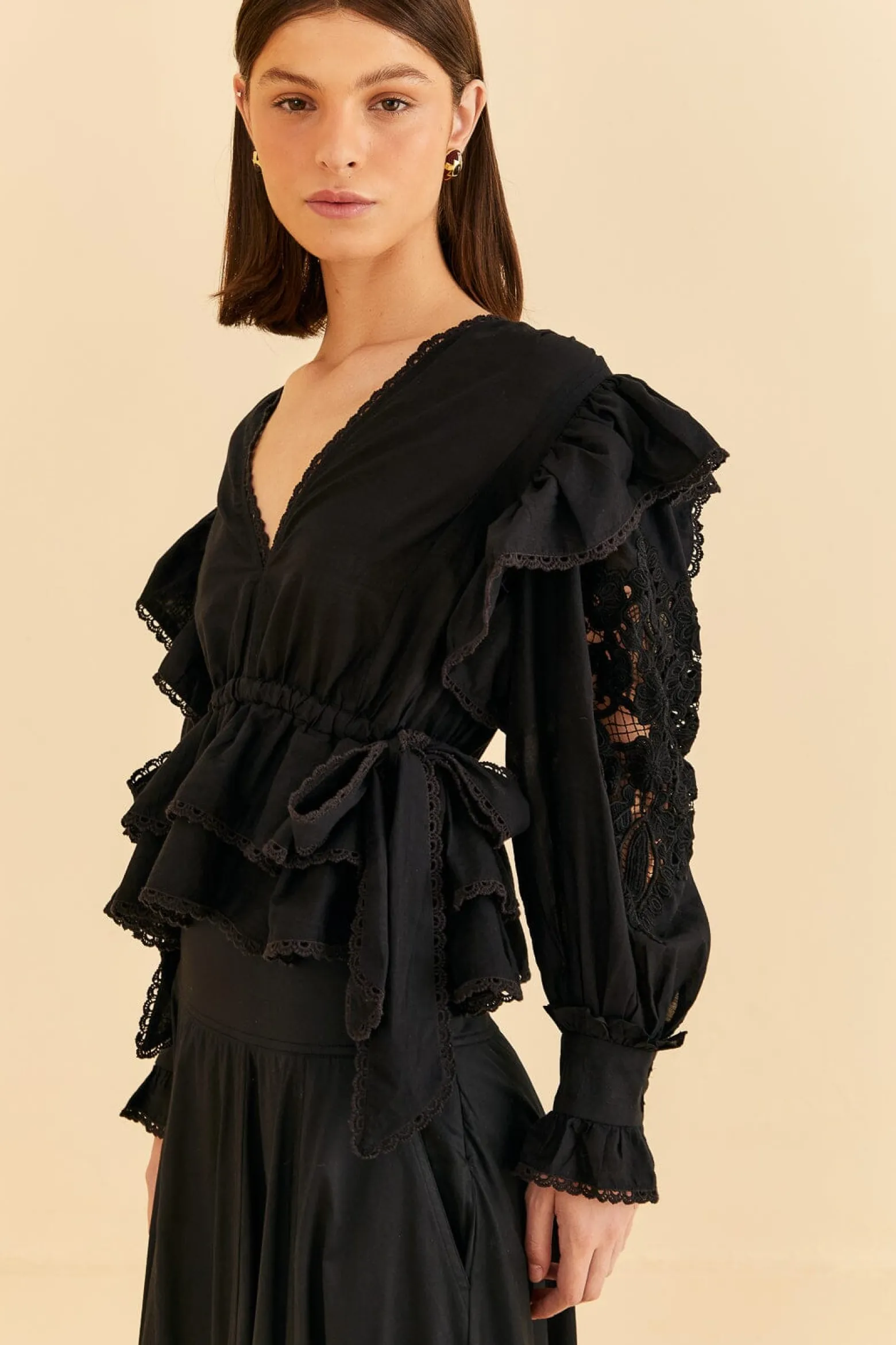 BLACK LONG SLEEVE V NECKLINE BLOUSE