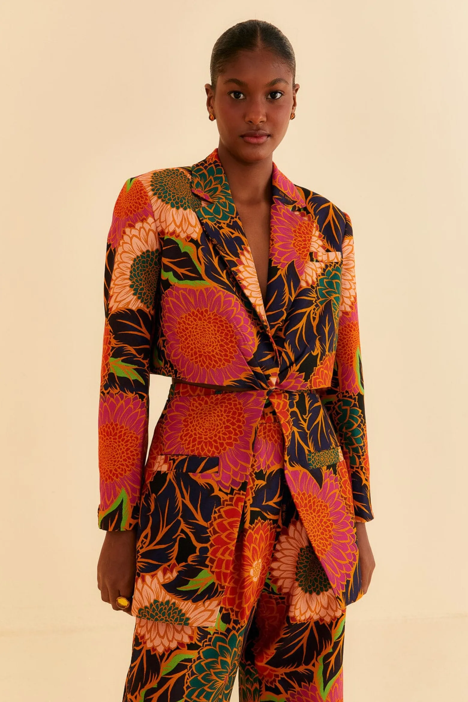 BLACK VINTAGE GARDEN CUT OUT BLAZER