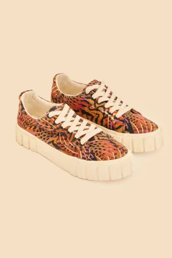 CARAMEL MACAWMOUFLAGE FLATFORM SNEAKER