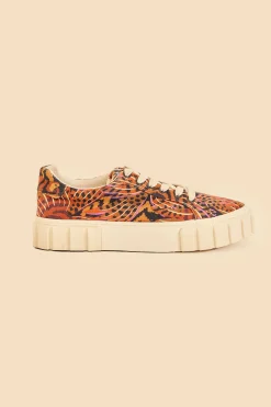  CARAMEL MACAWMOUFLAGE FLATFORM SNEAKER