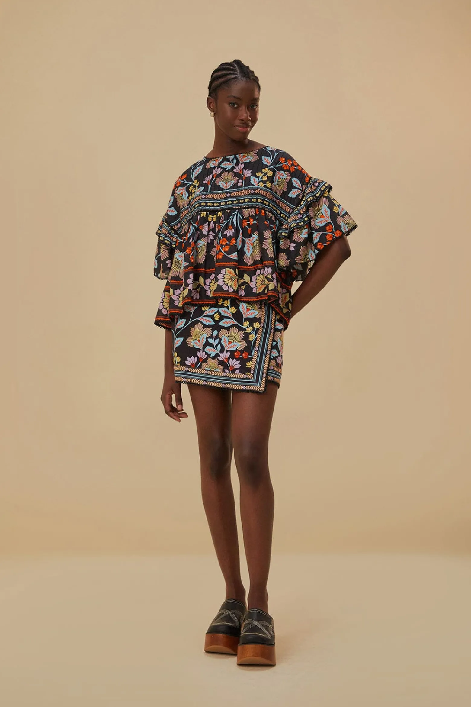 FLOWERY BLACK MINI SKIRT