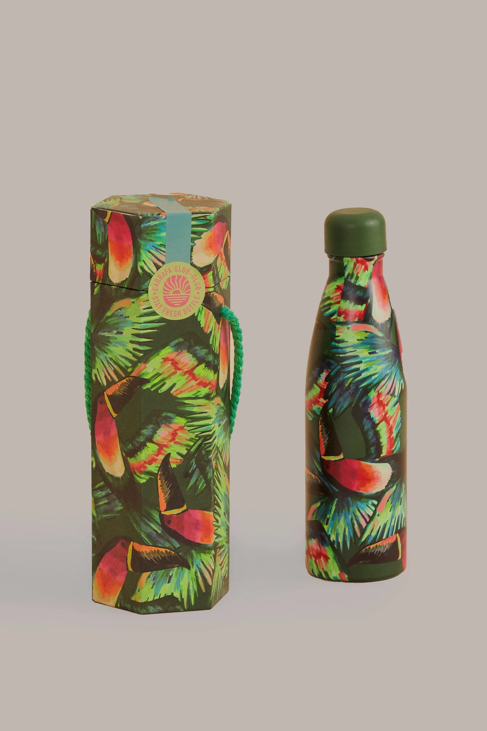 PAINTED TOUCANS STAY FRESH BOTTLE